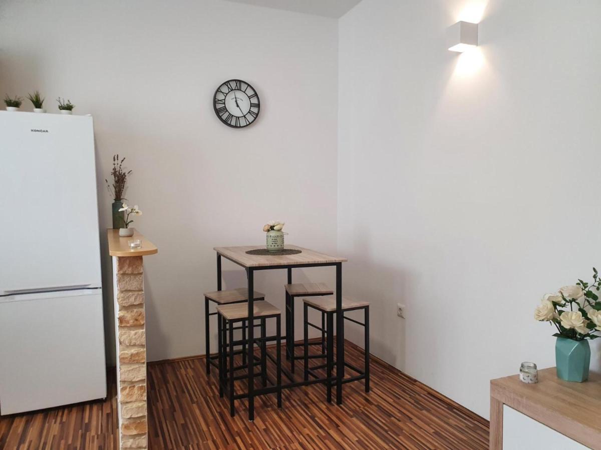 Apartment Laura & Lucija Osijek Exteriör bild